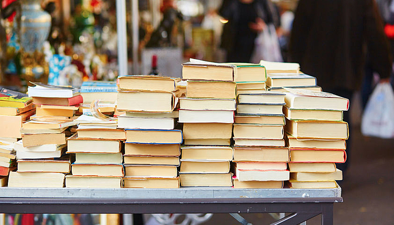 Are you a college student strapped for cash? You could make some money by selling those old textbooks. Here are 28 great places to sell college textbooks!