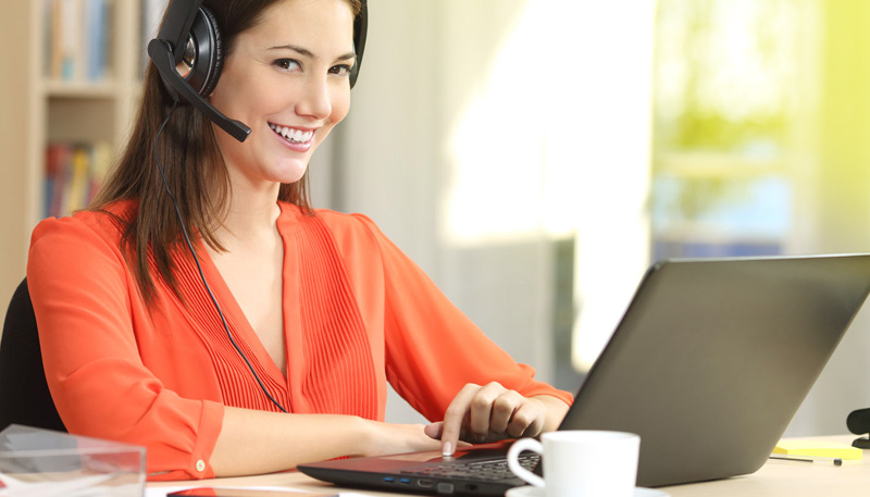 Have IT experience? Need a work from home job? These 14 companies (including Apple and Dell!) offer online tech support jobs for qualified individuals. 