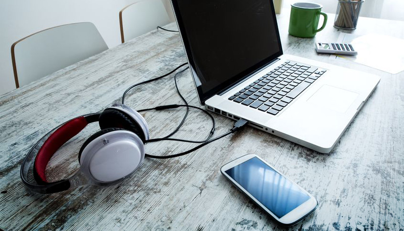 Working from home as a transcriber is a good way to make money from your home office. Here are a few important pieces of equipment you should invest in.