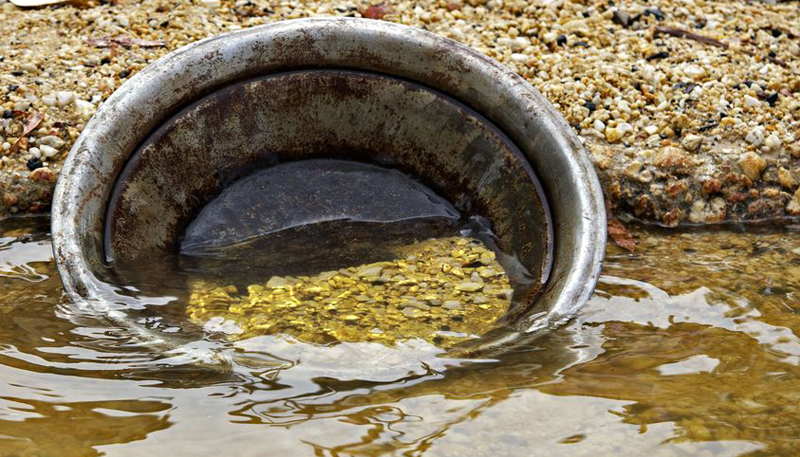 Panning for gold sounds like a thing of the past, but people still do it all over the United States. This could be your next fun adventurous vacation! Here are 12 spots where it’s legal to search for gold in creeks and streams.