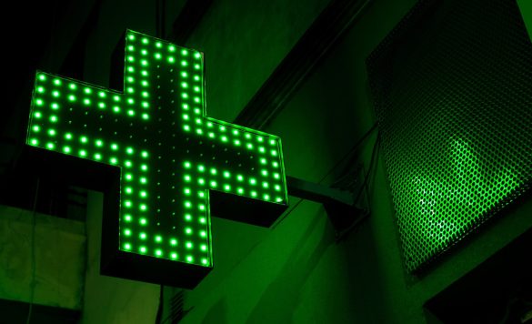 Best 24-Hour Pharmacies Near Me (& Pharmacies that are Open Late in 2023!) 