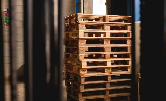 20 Places to Find Wood Pallets for Free to Sell for a Profit