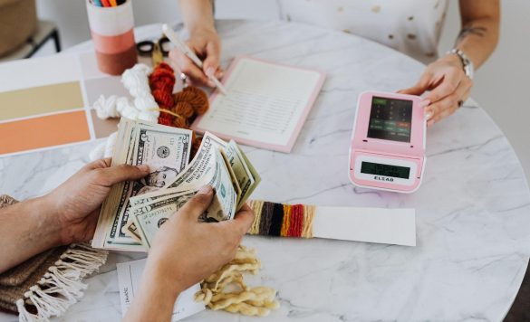 10 Ways to Budget With the Cash Envelope System