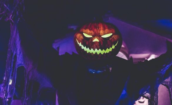 17 Best Ways to Celebrate Halloween On A Low Budget