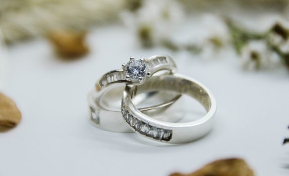 How Much Money Should You Spend on a Wedding Ring?