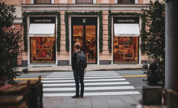 15 Best Ways to Save Money on Luxury Brands – Shopping Hacks for High-End Goods