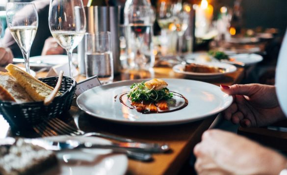 13 Ways to Get Discounts at a Restaurant