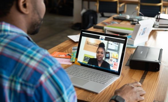12 Ways to Stay Focused During a Video Call