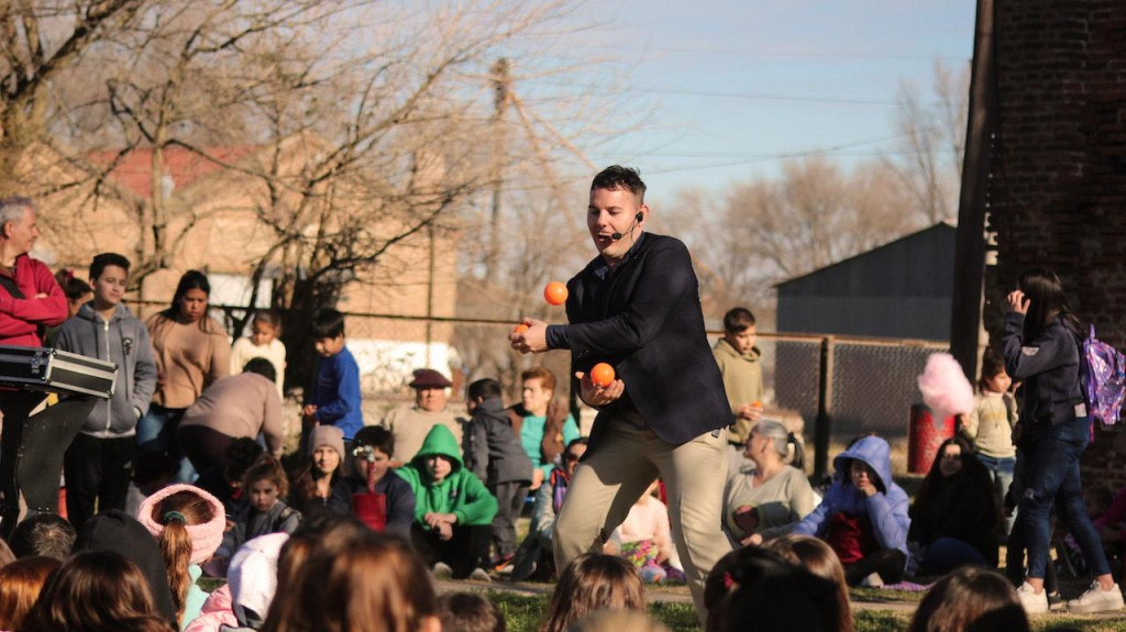 A juggler entertaining people