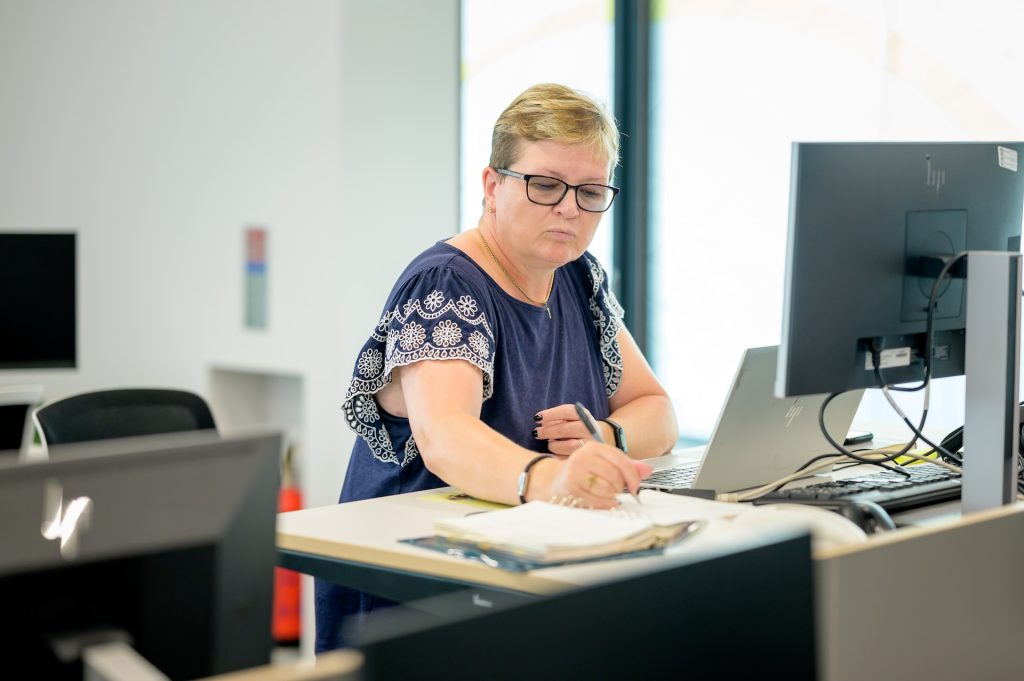 A home-based bookkeeper on the job